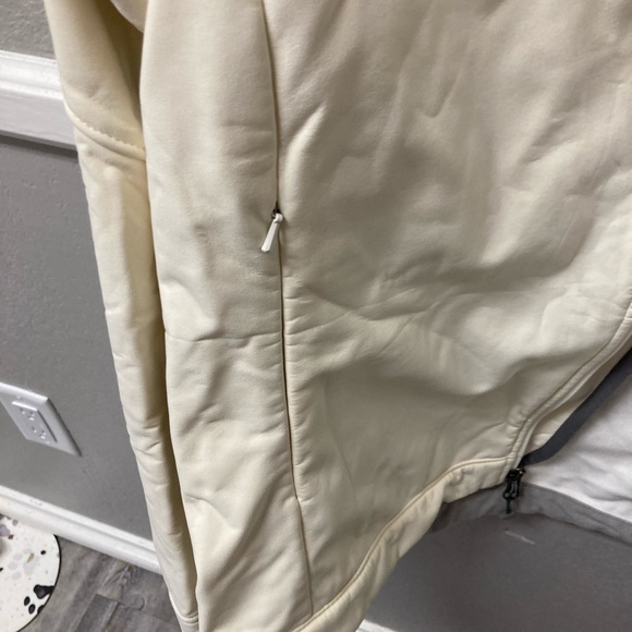 North Face Cream jacket - Picture 4 of 5